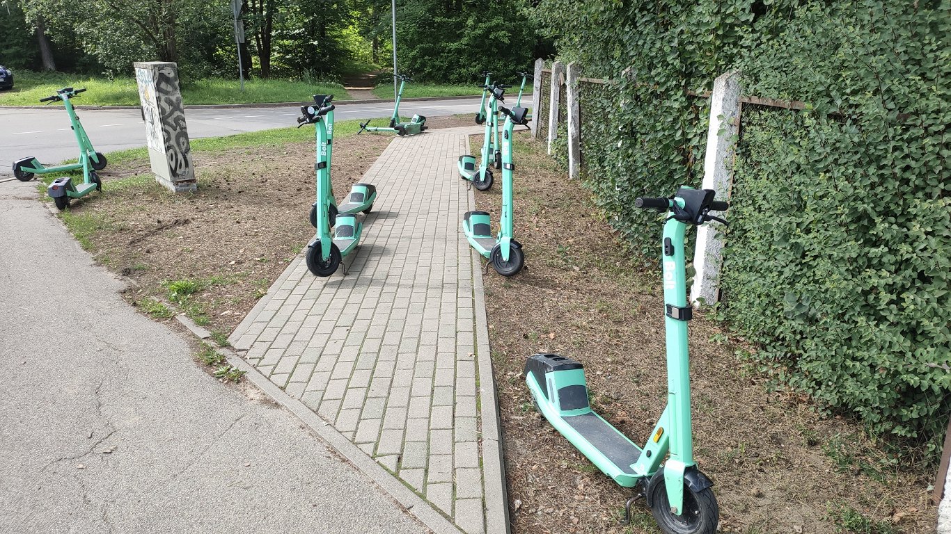 Report suggests Latvia has a high rate of e-scooter accidents / Article