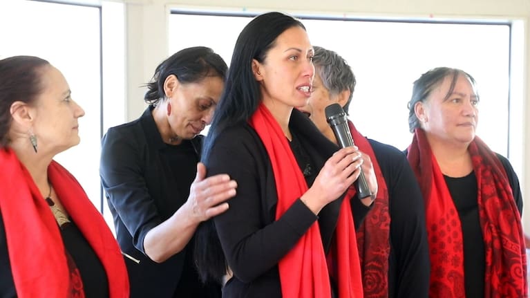 Mariana Morrison (centre).