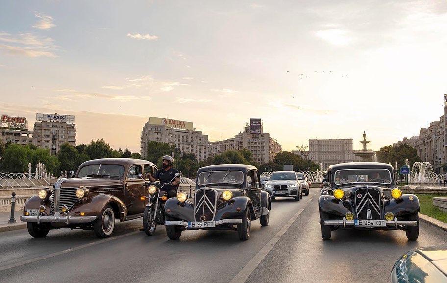 Maşini de epocă şi automobile fabricate în România, prezentate publicului pasionat în oraşul Baia Sprie