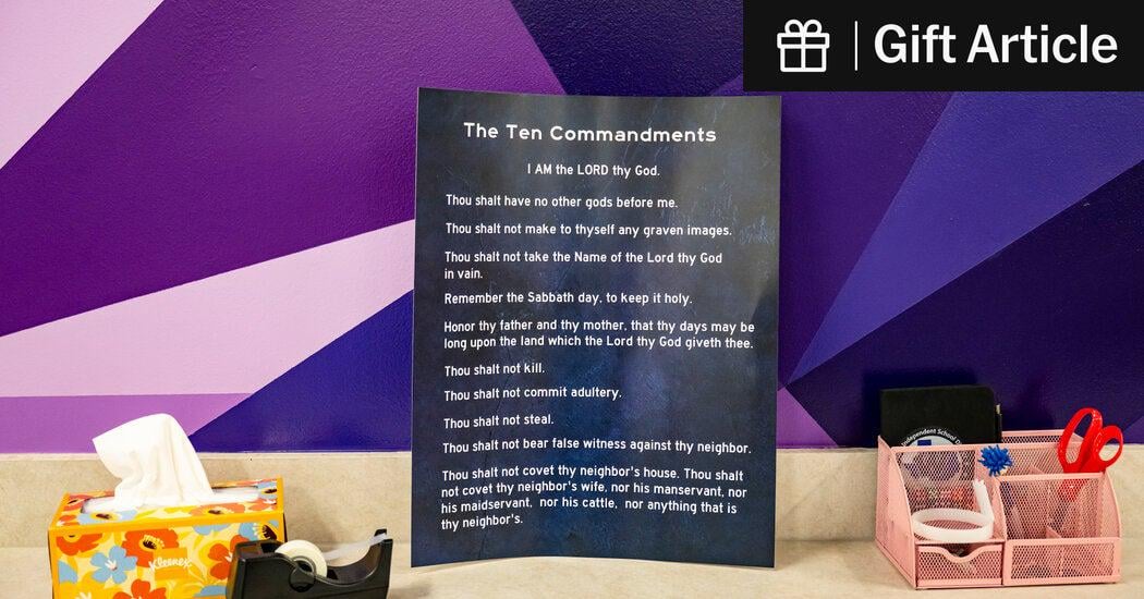 Judge Halts Texas Law Mandating the Ten Commandments in School