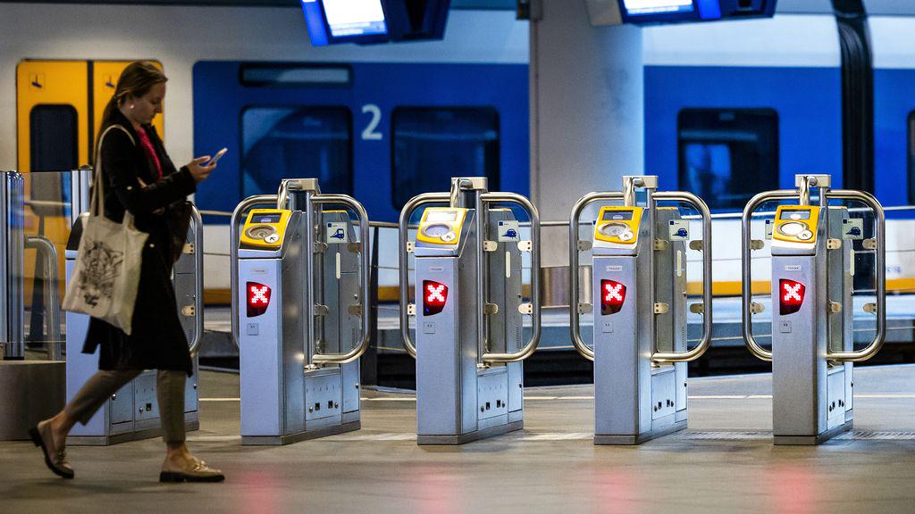 Ov-bedrijven blokkeren digitale betaalpassen na fraude met 'gratis' reizen