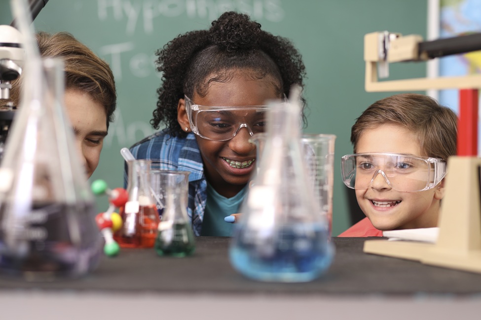 Could Nanotechnology Spark Elementary Students’ Curiosity in Science?