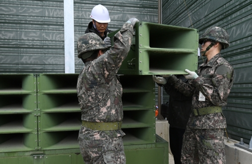 The image of the Army removing the loudspeaker against North Korea in May 2018. [Photo source = Yonhap News]