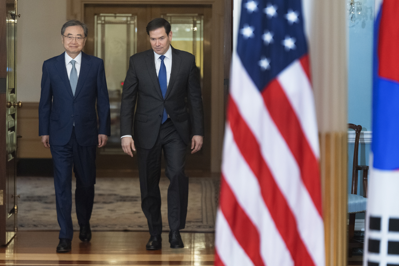 US Secretary of State Marco Rubio (right) and South Korean Foreign Minister Cho Hyun walk toward the Treaty Room at the State Department in Washington on July 31, ahead of their first in-person meeting since Cho’s inauguration. (AP)