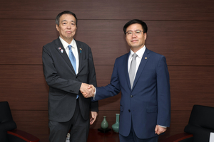 Trade minister meets Japanese envoy, US legislators over economic cooperation