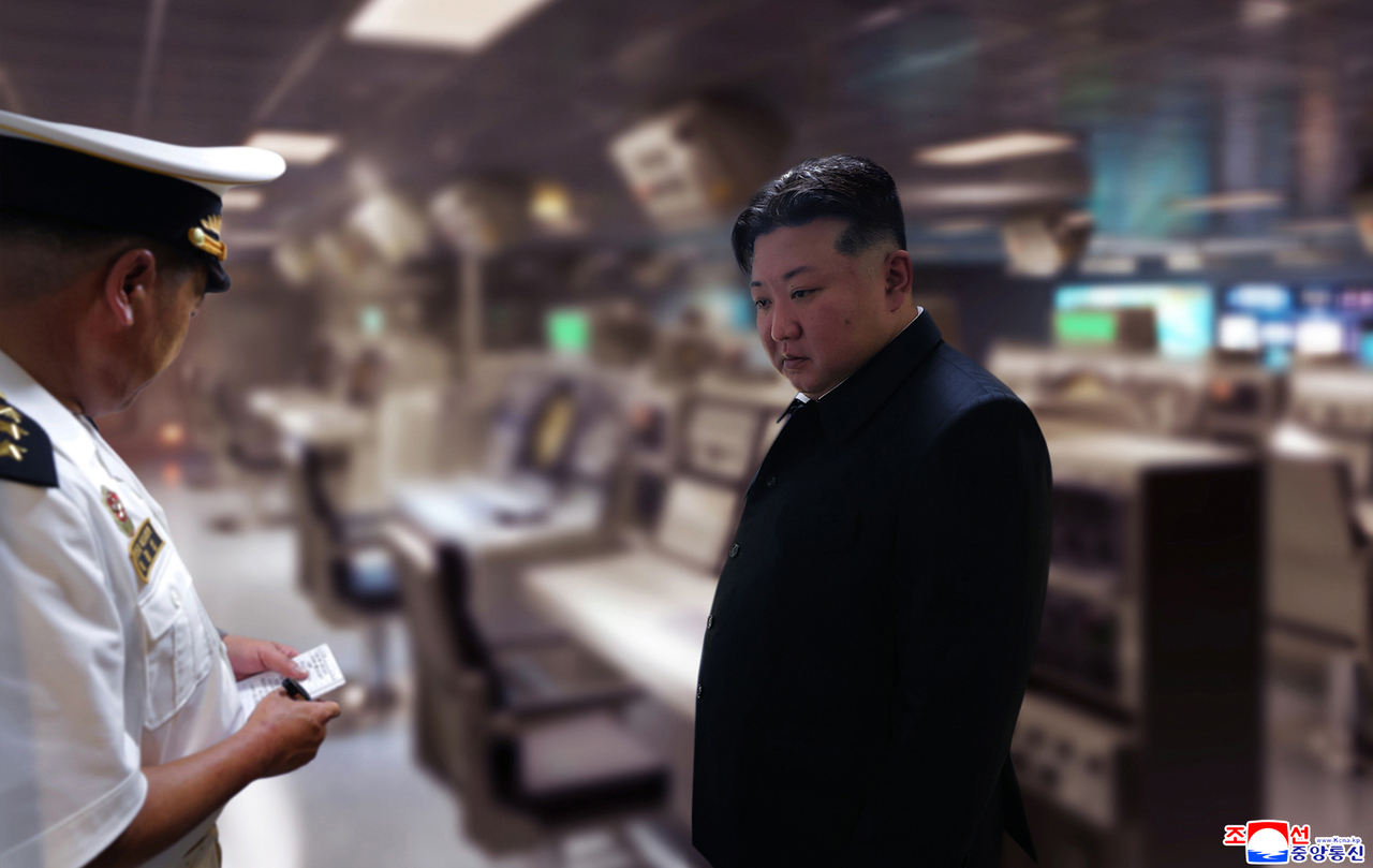 North Korean leader Kim Jong-un (right) inspects the country's first 5,000-ton multipurpose destroyer, named the Choe Hyon, at a dockyard in the western coastal city of Nampho on Monday to check the integrated operation test of the destroyer's weapons system and the training and lives of its sailors, in this photo released by the North's official Korean Central News Agency the next day.  (Yonhap)