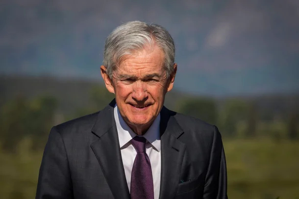 Jerome Powell, chairman of the U.S. Federal Reserve (Fed), walks in Jackson Hole, Wyoming on the 22nd (local time). [AP = Yonhap News]