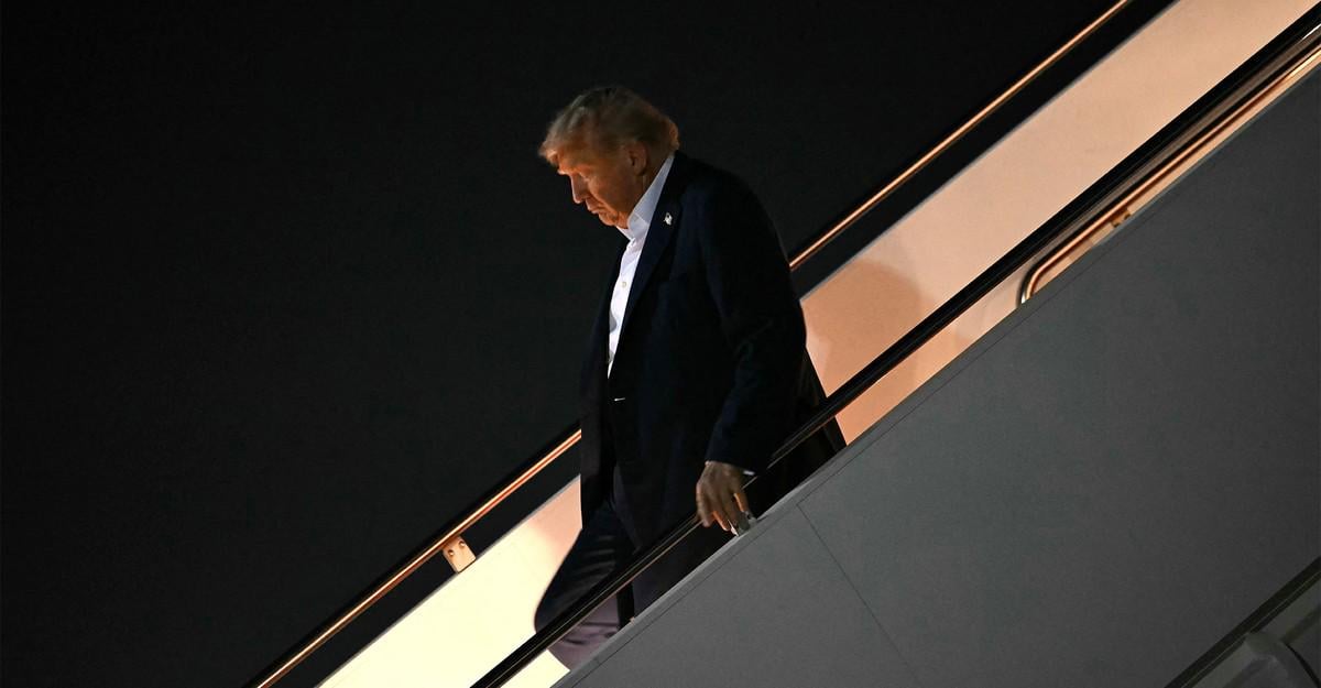 Trump has no cards. Why would Putin need to make a deal with him? By Anne Applebaum