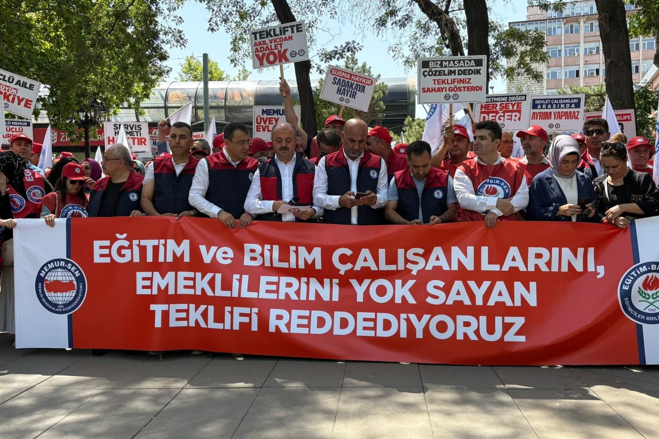 Members of Memur-Sen’s education and science workers’ union hold a banner reading ‘We reject the proposal that ignores education and science workers and retirees’ during a protest in Ankara, Türkiye, August 14, 2025. (IHA Photo)