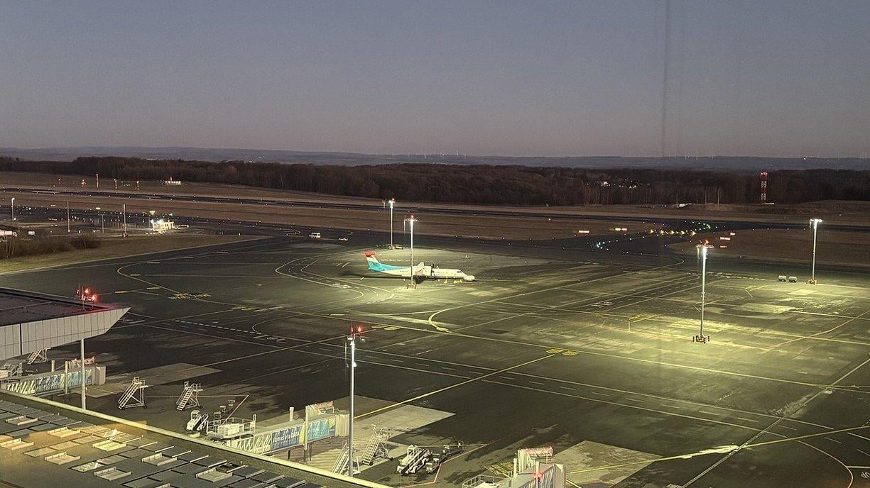 Luxair and aviation authority sign charter to curb night flights