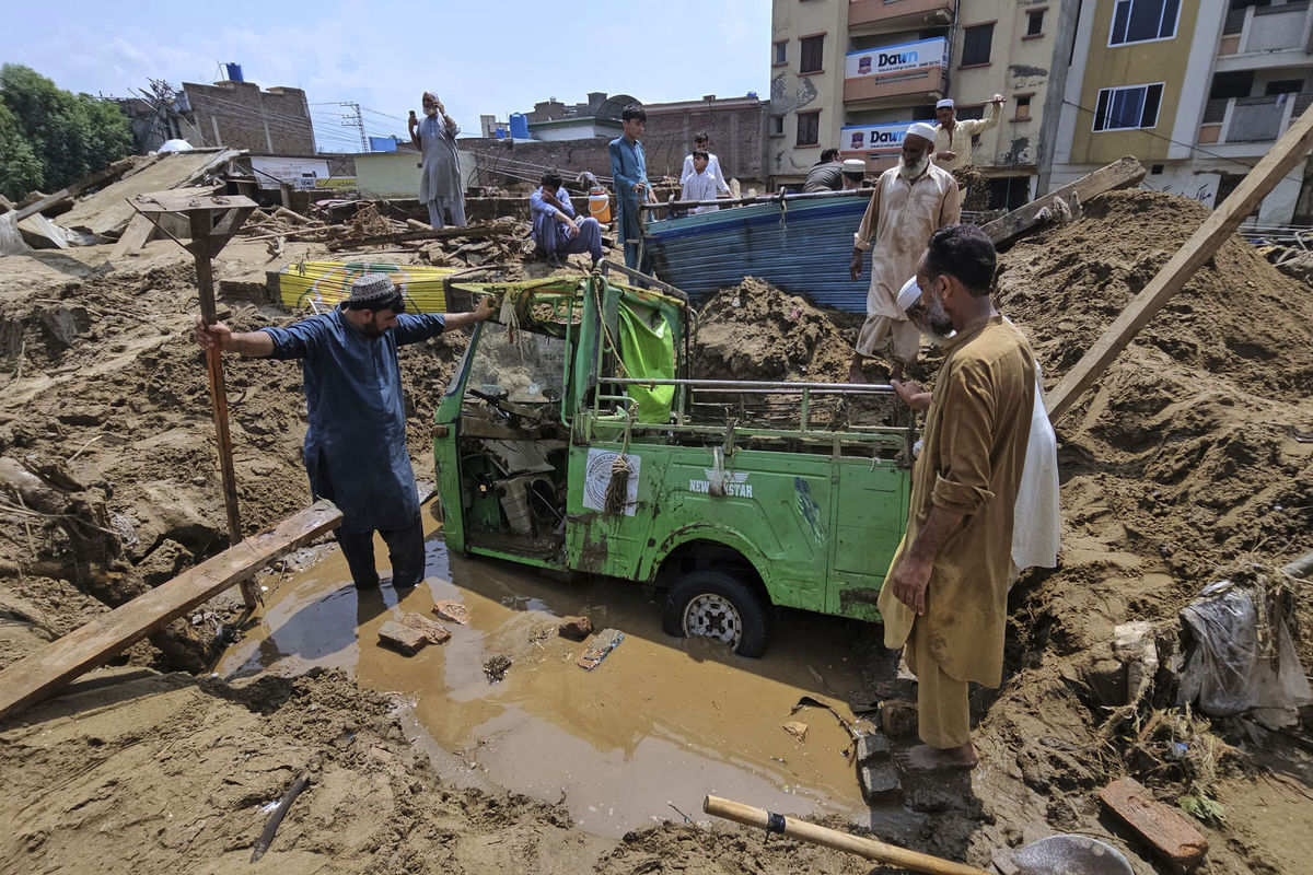 Pakistan záplavy zosuvy