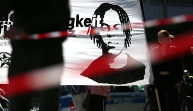 Tödliche Schüsse trafen Lorenz A. offenbar aus nächster Nähe | Die Ermittlungen zum Tod von Lorenz A. sind abgeschlossen. Ein Polizist soll laut einem Medienbericht aus weniger als vier Metern auf den 21-Jährigen geschossen haben.