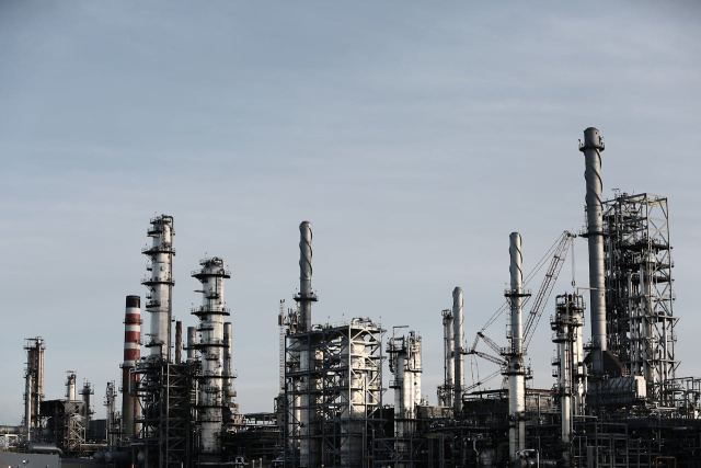 Bulgaria: Former Deputy PM Warns of Weak Bulgarian Industry and Risks in Euro Introduction Law