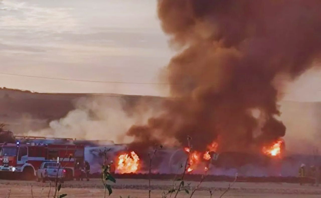 Bulgaria: Bulgaria: Freight Train Derails and Catches Fire Near Simeonovgrad