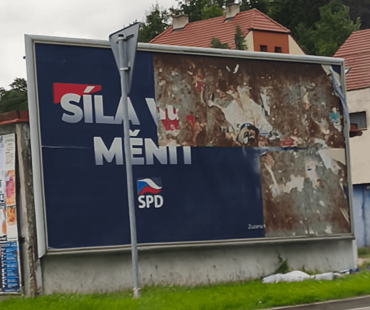 Majerová u nás vydržela na billboardu jen pár hodin 🙃Asi vítr
