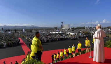 Pope Leo XIV visits young Spaniard hospitalized during jubilee