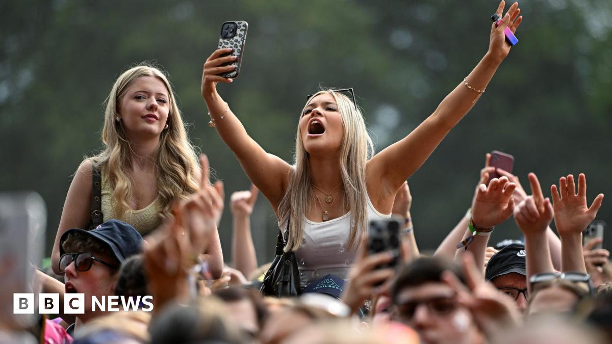 UK to bask in 30C heat on bank holiday Monday