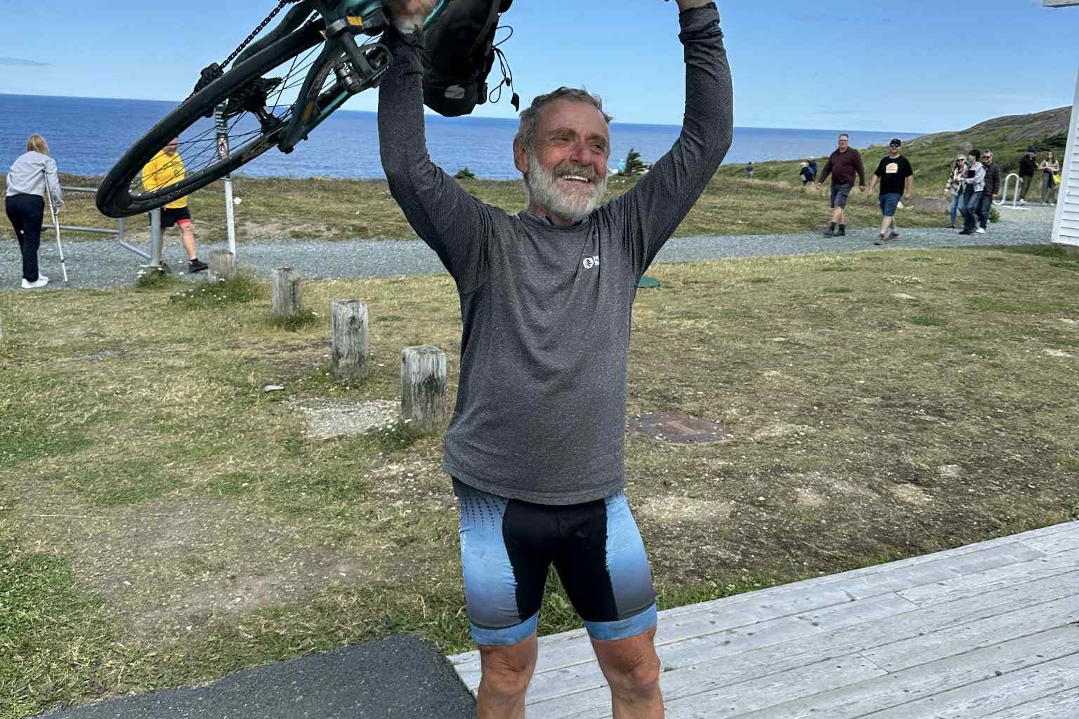 At 60 years old, József Szőnyi, known as 'Racemachine,' finished the 12,500-kilometer TransCanada Ultra cycling race in 45 days, with 97 kilometers of total climbing, and breaking the previous record by 5.5 days.