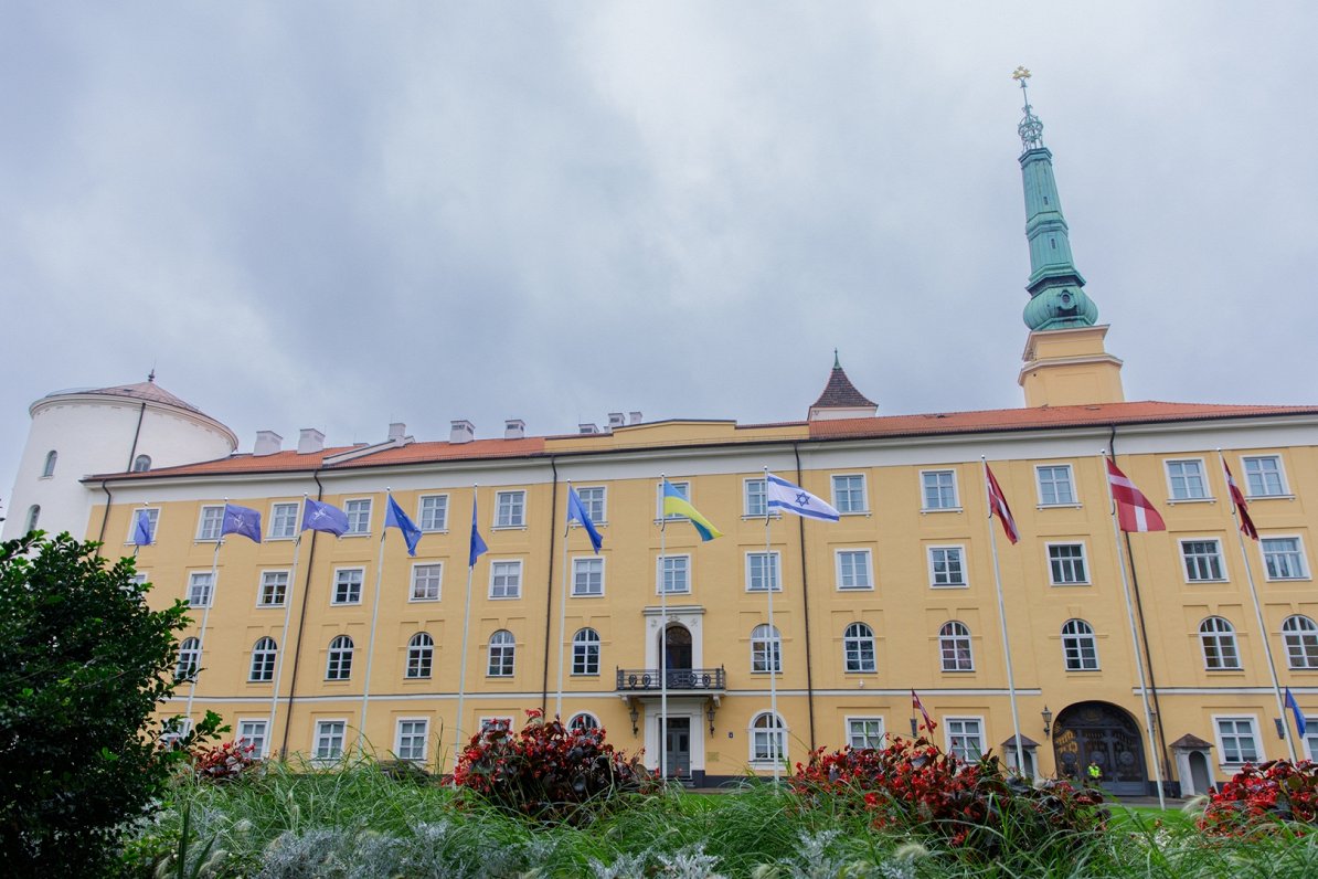 Flags of Israel and Latvia outside Rīga Castle in 2023