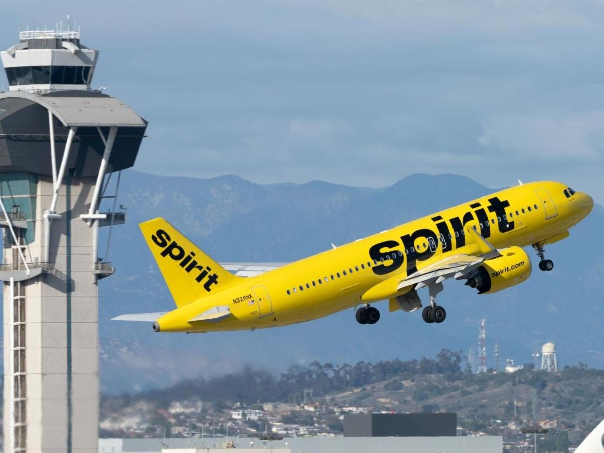 Low cost, fine del modello vincente? Dall’allarme di Spirit al passo indietro di Wizz Air, i segnali del cambio di rotta