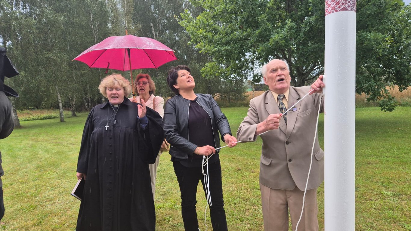 Kuldīgā pilnveido deportēto piemiņas vietu