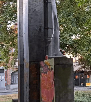 Polish war memorial in Roeselare (Belgium) has been defaced with graffiti.  Neighbors and city outraged.