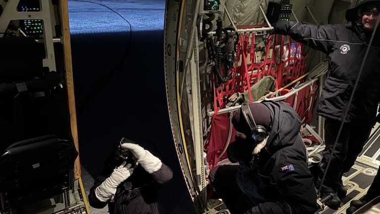 RNZAF personnel on the ground in Antarctica.