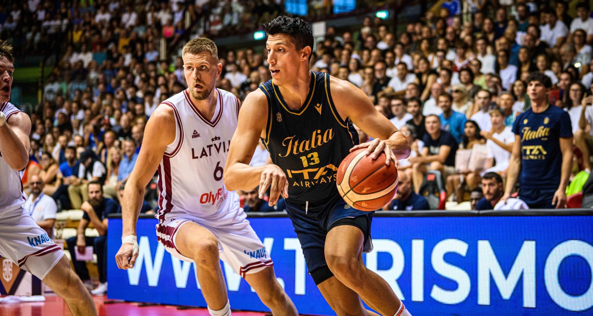 Italia-Lettonia 91-75 (Fontecchio 21). Poz: "Il mio pensiero per Bonamico. L'Italia ha entusiasmo". Azzurri da domani a Bologna. Il 14 l'Argentina - Federazione Italiana Pallacanestro - Italia-Lettonia 91-75 (Fontecchio 21). Poz: “Il mio pensiero per Bonamico. L’Italia ha entusiasmo”. Azzurri da domani a Bologna. Il 14 l’Argentina