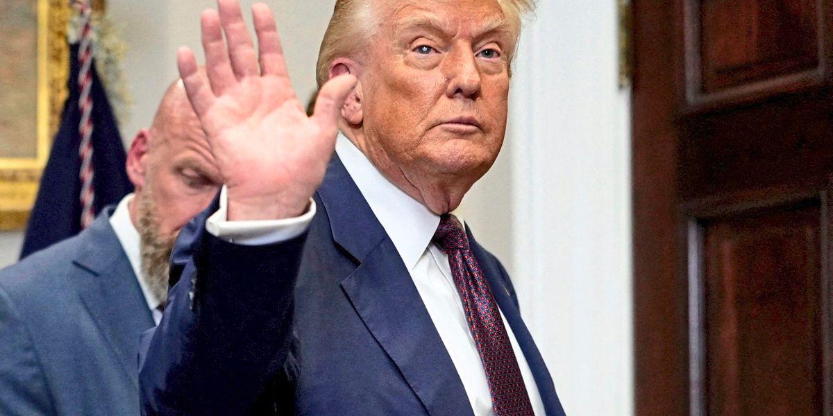 Trump droht Arzneimittelkonzernen mit bis zu 250 Prozent Zoll und kritisiert das "sozialistische Gesundheitssystem in Deutschland"