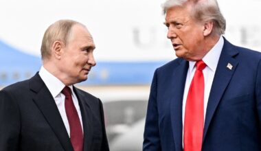 Donaldo Trumpo ir Vladimiro Putino susitikimas pakurstė virtinę melagienų