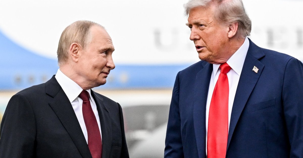 Donaldo Trumpo ir Vladimiro Putino susitikimas pakurstė virtinę melagienų