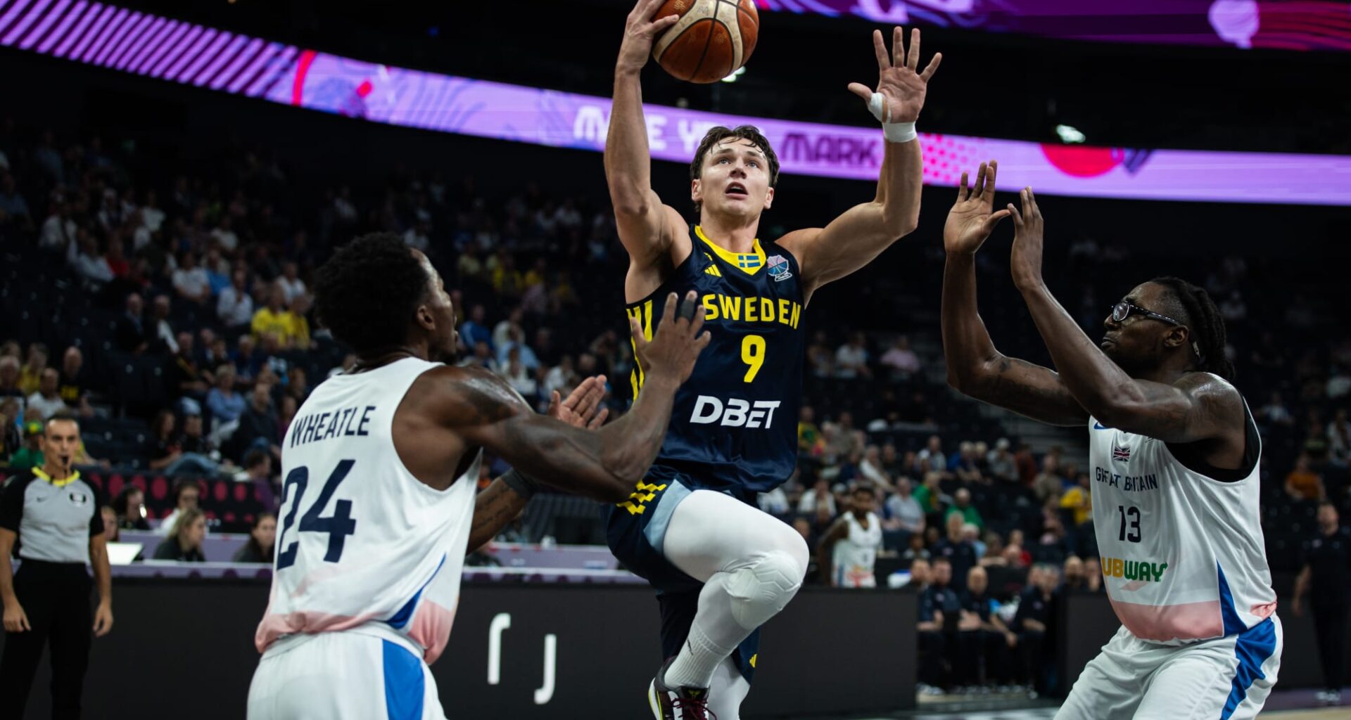 Larsson leads Sweden to first EuroBasket win since 2013