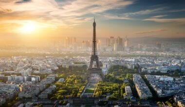 Political crisis weighs on French financial markets