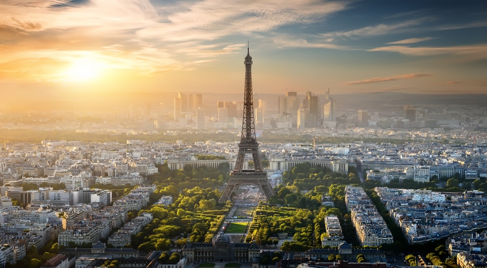 Political crisis weighs on French financial markets