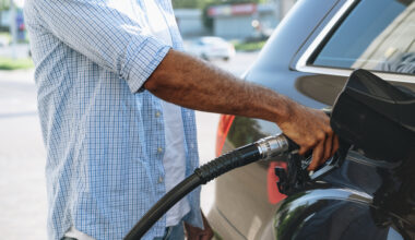 Natrona County gas prices remain low as national average edge up