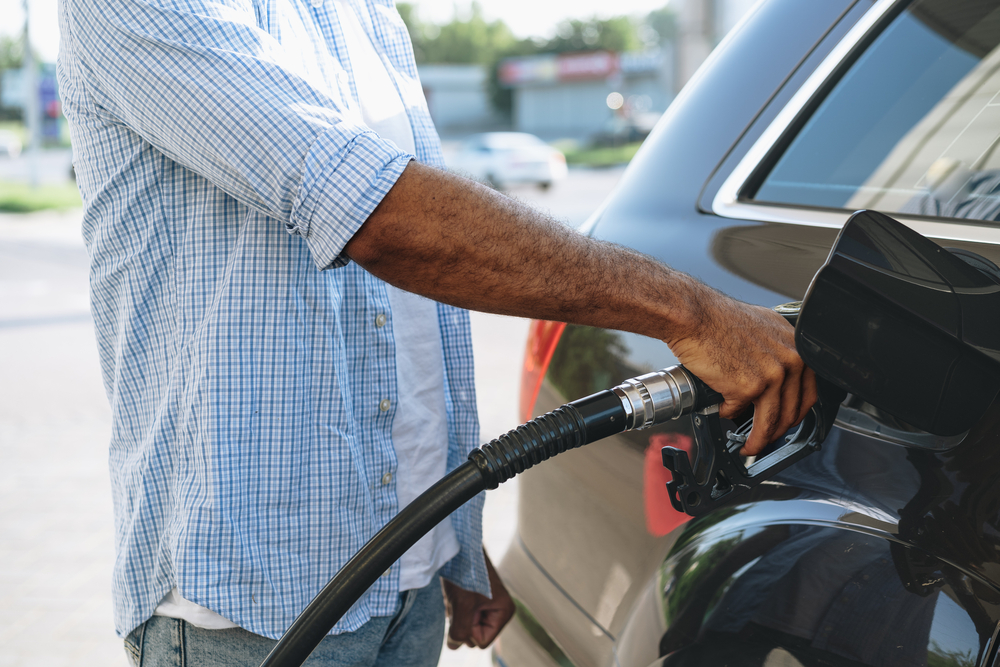 Natrona County gas prices remain low as national average edge up