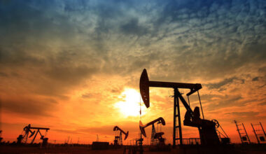 Crude Oil Price Forecast: Weakens After Weekly Reversal Triggers
