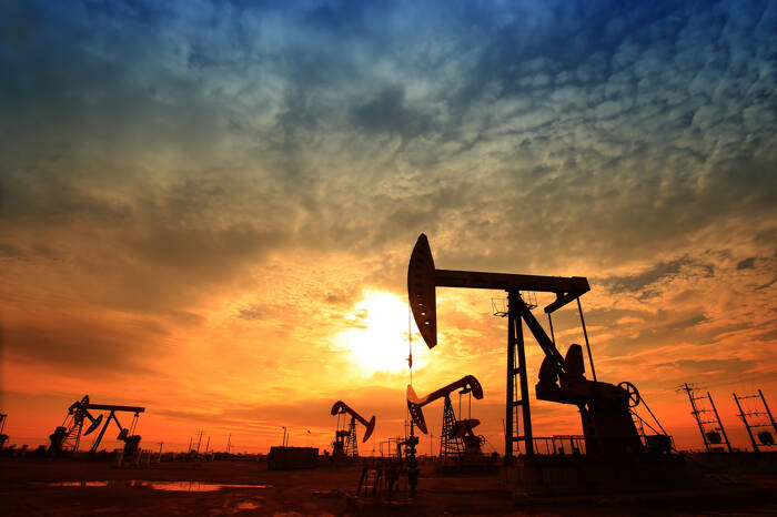 Crude Oil Price Forecast: Weakens After Weekly Reversal Triggers