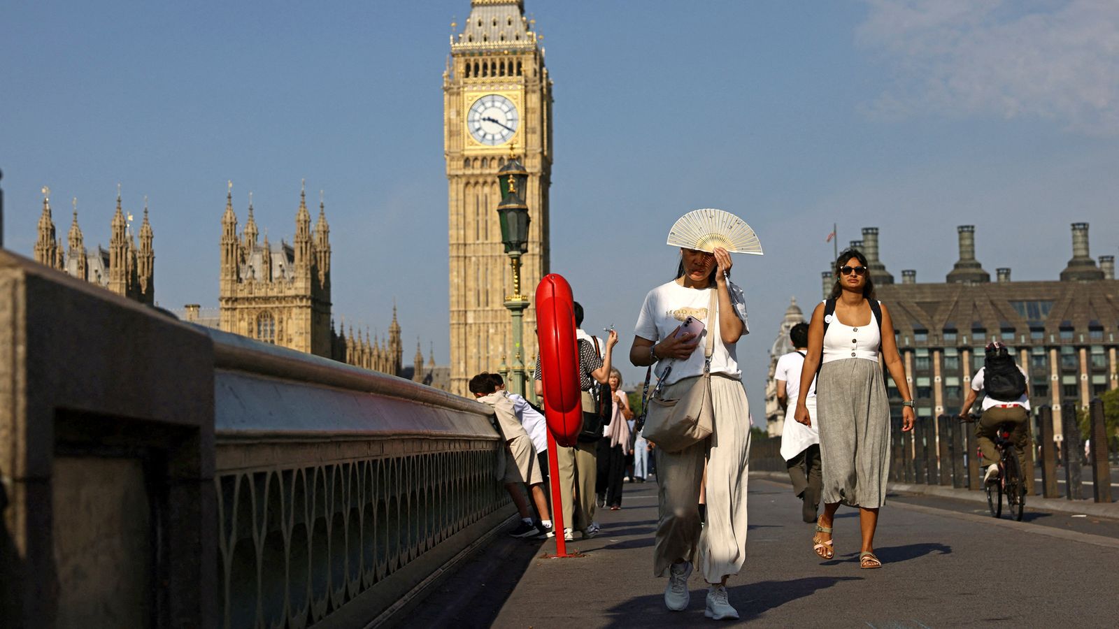 UK set to bask in 30C sunshine over bank holiday weekend | UK News
