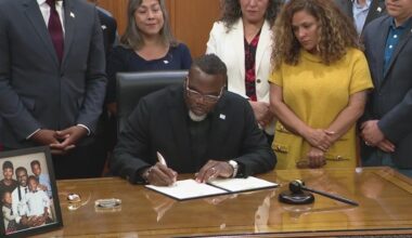 Chicago mayor signs order to protect residents' rights amid fears of National Guard deployment