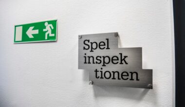 Två spelbolag förbjuds omedelbart att rikta spel mot Sverige