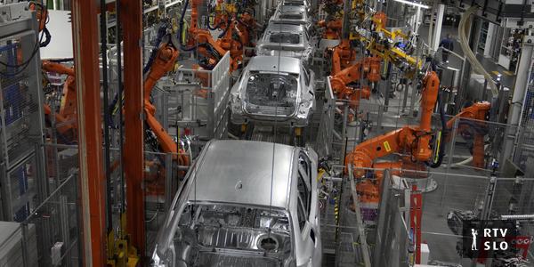 Nemška avtomobilska industrija izgubila 51.500 delovnih mest v enem letu