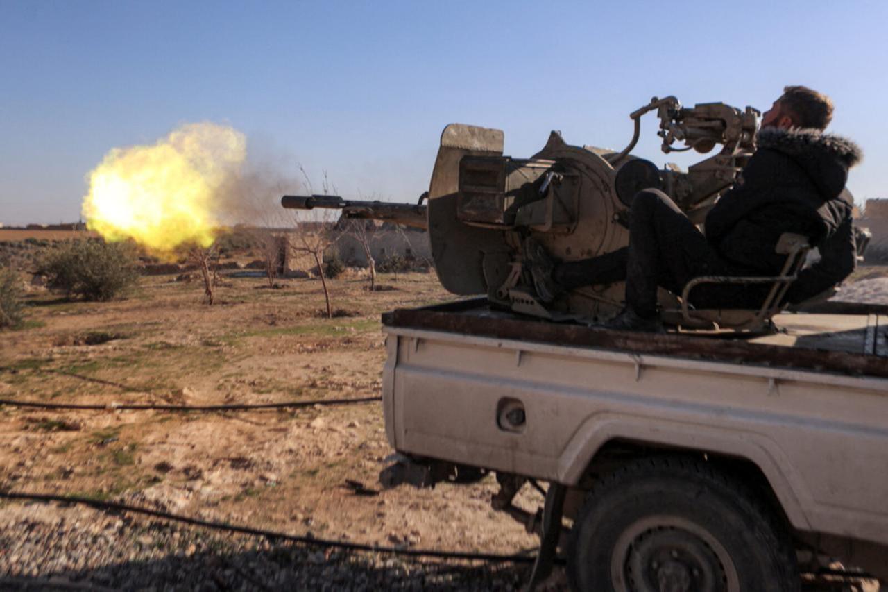 SDF terrorist with a machine gun while lying prone, al-Hasakah, Syria, September 7, 2022. (AFP Photo)