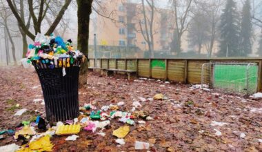 Ne tako redek prizor v ljubljanskih soseskah. Bi uvedba kavcijskega sistema za embalažo pijač kaj spremenila?