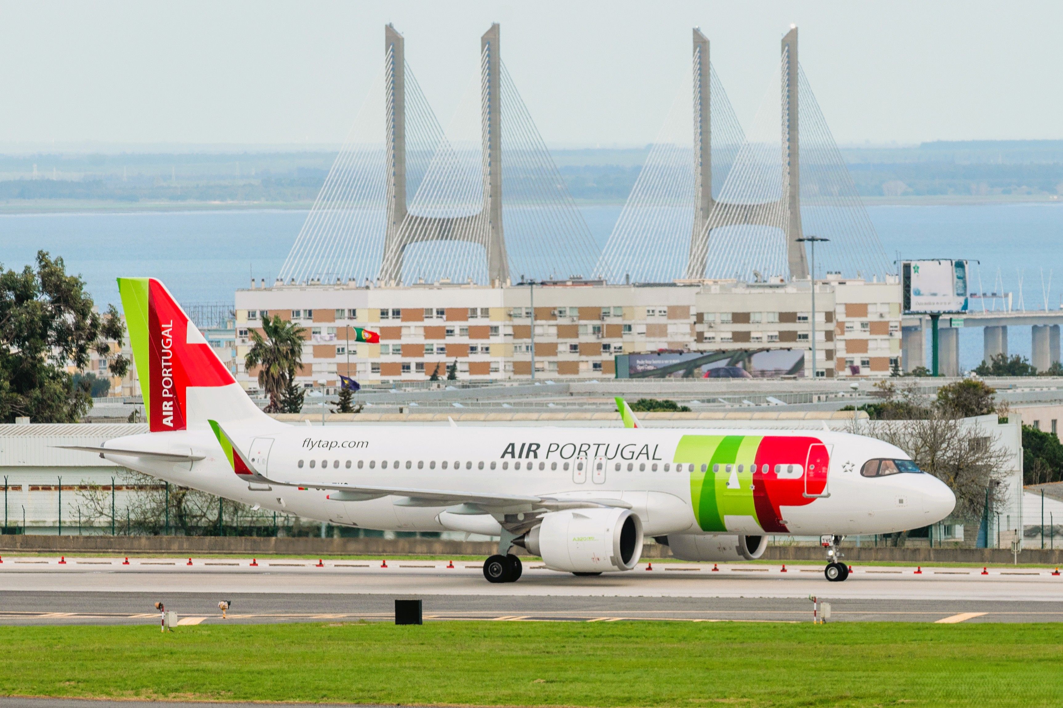 TAP_Air_Portugal_Airbus_A320new_CS-TVG_(53926710158)