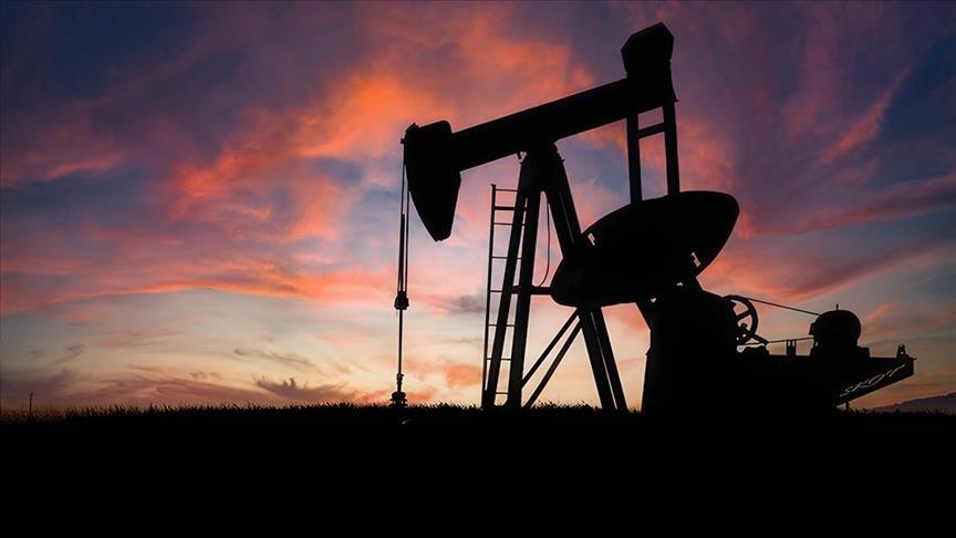 Geopolitical risks, Fed optimism lift oil to modest weekly rise