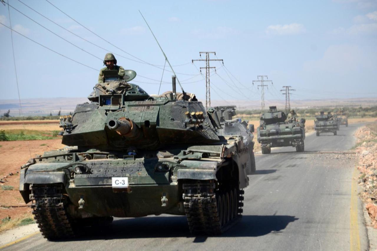 Turkish troops drive their tanks on September 4, 2016 on a road near the Syrian village. (AFP Photo)