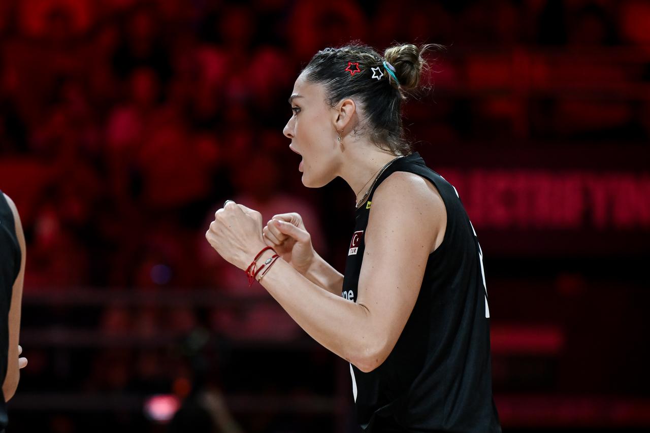 Zehra Gunes of Türkiye celebrates after a point during the FIVB Women's Volleyball World Championship match between Türkiye and Bulgaria at Korat Chatchai Hall in Nakhon Ratchasima, Thailand, August 25, 2025. (AA Photo)