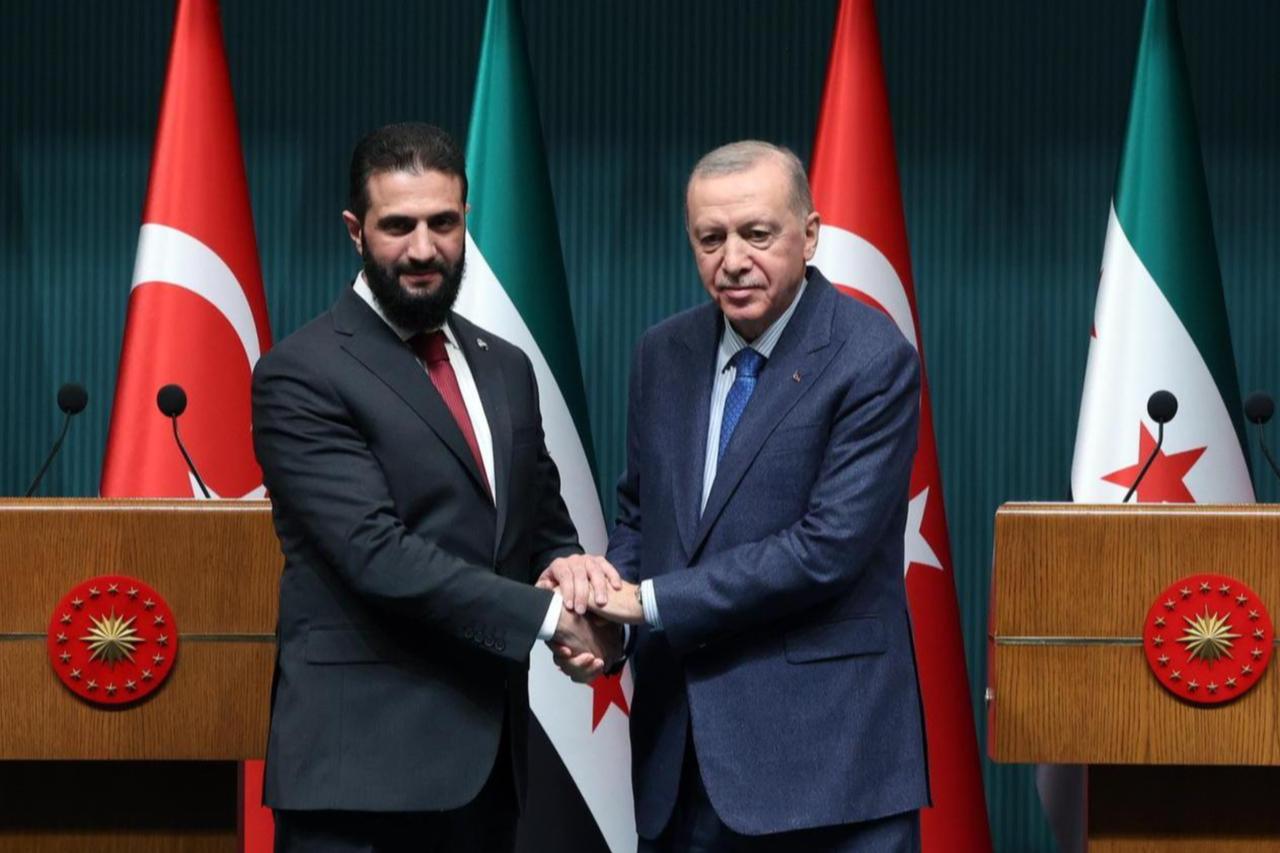 President Recep Tayyip Erdogan (R) and Syrian President Ahmad al-Sharaa (L) shake hands as they hold a joint press conference after their meeting at Presidential Complex in Ankara, Türkiye Feb. 4, 2025. (AA Photo)