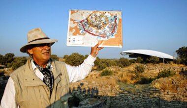Professor Manfred Osman Korfmann, known for his prehistoric research and excavations in Anatolia, as well as exhibitions, research projects, and publications on Troy and Anatolian history in Europe. (Photo via Facebook/@troyexcavations)